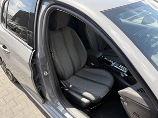 Peugeot 208 1.2 Hybrid 110 e-DCS6 Allure / 36