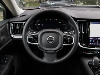 Volvo V60 T8 AWD Plus Dark 455PK Panoramadak HeadUp Display 360 Cam Alarm Getint glas / 24
