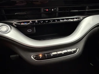 Fiat 500 Icon 42 kWh 3-Fase SOH 92% Navigatie | Carplay&Android | 85KW Snellaadvermogen / 9