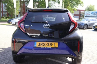 Toyota Aygo X PULSE APPLE/ANDROID STOELVERWARMING KEYLESS CAMERA CLIMA 17"LMV EL-SPIEGELS PRIVACY-GLASS / 18