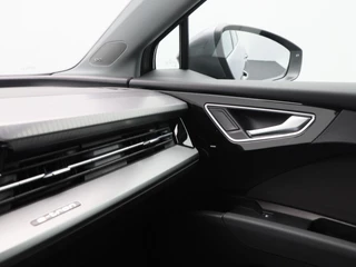 Audi Q4 e-tron 45 quattro Advanced edition 77 kWh 265 Pk | Stoelverwarming | Matrix LED | Sonos Audio | 19 Inch | Warmtepomp | 53.634 Km !! / 35