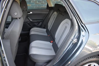 SEAT Leon Sportstourer 2.0 TDI Style Business Intense / 7