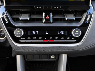 Toyota Corolla Cross Hybrid 140 Dynamic Clima Camera Velgen Full Led / 28
