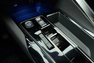 Peugeot 3008 1.6 HYbrid 180 Allure Pack Business | 19 inch | Automaat | Navigatie | Camera | Climate control | Parkeersensoren / 25