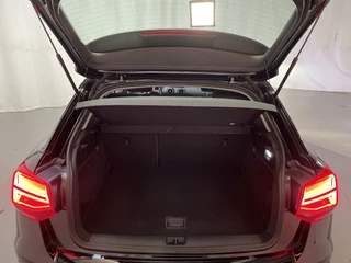 Audi Q2 30 TFSI Epic Navigatie LED Climate Control Parkeersensoren / 9