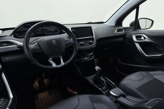 Peugeot 2008 1.2 PureTech Allure | Navigatie | Climate Control | Cruise Control | Camera | Lichtmetalen Velgen | Parkeersensoren Achter / 17