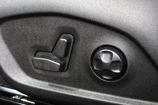 Jeep Compass 4xe 240 Plug-in Hybrid Electric S Winterpakket 360 Camera Memory Keyless / 19