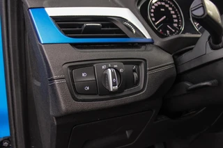 BMW X1 xDrive25e High Executive M sport | 1e eigenaar | Dealer onderhouden | Panoramadak | Apple Carplay | Camera | LED adaptief | Head-up | Stoelverwarming | Cruise control / 39