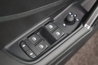 Audi Q2 35 TFSI 150pk S-Tronic S Edition Trekhaak Panoramadak ACC Stoelverwarming Keyless Virtual Cockpit 2x S-Line / 16