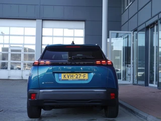Peugeot e-2008 EV Allure 54 kWh | tot 406km WLTP range | SOH 96% | Parkeersensoren voor + achter | Draadloos Apple Carplay/Android Auto | Cruise Control | Privacy Glass / 6