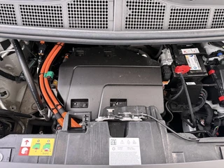 Peugeot e-Expert Long 75 kWh L3 9pl | SOH 95% | CAMERA | NAVIGATIE | BTW VERREKENBAAR | LED | CLIMA | FABRIEKSGARANTIE TOT 11-2027 | ALL-IN PRIJS / 14