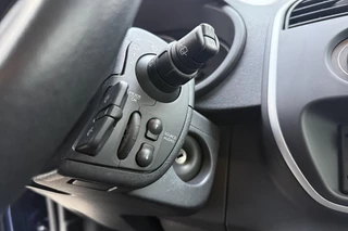 Renault Kangoo Family Rolstoelbus | Invalide vervoer | Rolstoelsauto handgeschakeld | Rolstoellift | Airco | Verlaagde vloer achterin | Oprijplaat of elektrische rolstoellift | 3-punts rolstoelgordelsysteem | Elektrische spanbanden | Extra lange veiligheidsgordels | Antislip-oprijplaat | Rolstoelplaats achter bestuurder/passagier | Versterkte vloerconstructie / 30