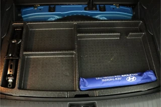 Hyundai Kona 1.0T Premium  - Elektrische Stoelen - Trekhaak - Stoelverwarming - Achteruitrijcamera - Climate Control - Apple Carplay/Android Auto - Virena Zekerheidspakket t.w.v. €895,- / 38