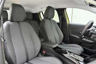 Peugeot 208 1.2 Hybrid 110 e-DCS6 Allure | Parkeersensoren | Appel Carplay/Android Auto draadloos | Climate Control | Cruise Control | Privacy Glass / 11