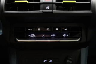 Fiat Grande Panda 1.2 Hybrid La Prima | Navigatie | Climate control | Camera | Dakrails | Lichtmetalen velgen | Extra getint glas | Nieuw model | Hoge instap / 23
