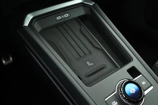 Volkswagen T-Roc 1.5 eTsi 150pk DSG R-Line First Edition Trekhaak Camera Keyless Stoelverwarming Virtual Cockpit Carplay / 37