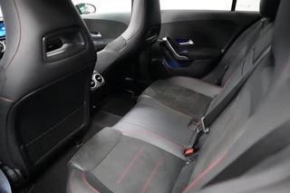 Mercedes-Benz A-Class 250 e Star Edition LIMITED ACC PDC Panoramadak Sfeerverlichting AMG NAP / 18