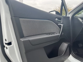 Renault Captur 1.6 E-Tech Full Hybrid 145 Techno  | Stoel+Stuurverwarming | Climate Control | Draadloze Telefoonlader | Camera + Sensoren | Two-Tone | Apple CarPlay/Android Auto / 57