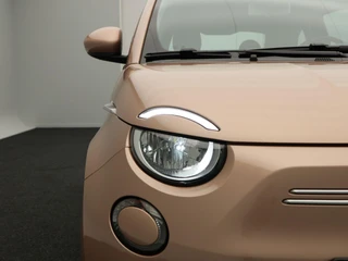 Fiat 500 3+1 Icon 42 kWh | Navigatie | Climate Controle | 17 Inch | Parkeersensoren | Bluetooth | 40.959 Km!! / 12