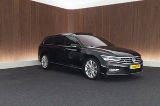 Volkswagen Passat Variant 1.5 TSI 150pk DSG 2x R-Line Panoramadak Leder Camera Stoelverwarming Virtual Cockpit / 12