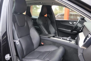 Volvo XC60 T6 Recharge AWD Inscription | Stoelverwarming | Trekhaak | Parkeercamera | Panoramadak | Pilot Assist |  BLIS  | Leder | Keyless / 31