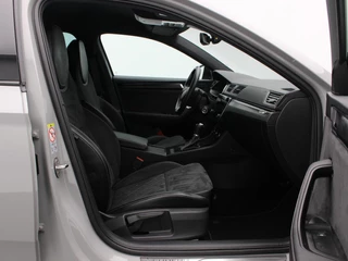 Škoda Superb Combi 1.4 TSI iV Sportline Business | Trekhaak | Camera | Stoel/Stuur Verwarming | Carplay | Navigatie | Climatronic | 19 Inch | 39.084 Km !! / 41
