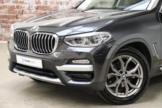BMW X3 xDrive20i High Executive xLine Automaat  / Navigatie Professional / Leder / Trekhaak / 19 Inch / Adaptieve LED-koplampen / Stoelverwarming / Ambiance Verlichting / Parkeersensoren voor+achter / Sportstoelen / 2