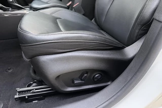 Jeep Compass 4xe 240 Plug-in Hybrid Electric S | Navigatie | Lederen bekleding | Panoramisch schuifdak | Keyless | Stoelverwarming | Zwart dak / 20