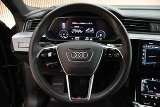 Audi e-tron 55 408pk quattro S edition 95 kWh SOH 94% HUD Elec stoelen Memory Camera ACC S-Line / 20