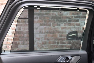 BMW X5 xDrive45e High Executive xLine Automaat  / Panoramadak / SOH 82% / Live Cockpit Professional / Trekhaak / Luchtvering / Stoelventilatie / Personal CoPilot Pack /  Comfortstoelen / Nappa Leder / Harman Kardon / Stoelverwarming / Head-Up Display / Active Steering / Individual Dashboard Leder / 45