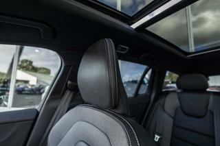Volvo V60 2.0 B4 Momentum Business  | Pano | Harman Kardon | / 13
