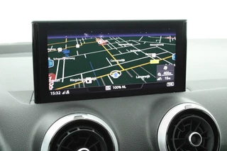 Audi Q2 35 TFSI 150pk S Edition Panoramadak Keyless Virtual Cockpit LED Koplampen S-Line / 16