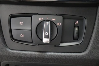 BMW 3 Serie Touring 330i High Executive M Sport Pakket Automaat  / Navigatie Professional / Panoramadak / Leder  / Trekhaak / Parkeersensoren voor+achter / Comfort Acces / Head-Up Display / Stoelverwarming / Achteruitrijcamera / Hifi / 19 Inch / Chrome Line / 30