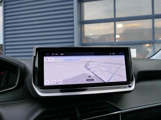 Peugeot 208 1.2 Hybrid 110 e-DCS6 Allure | 360° Camera | Navigatie | Climate Control | Full LED | 16'' LM Velgen | Apple Carplay/Android Auto / 9
