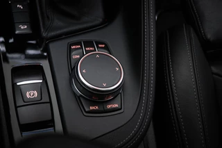 BMW X1 xDrive20i High Executive | PANORAMADAK | HEAD UP | STOELVERWARMING | TREKHAAK / 40