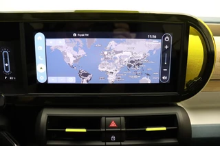 Fiat Grande Panda La Prima 44 kWh | Navigatie | Climate control | Achteruitrijcamera | Cruise control | Dakrails | Stoel- en stuurverwarming | Lichtmetalen velgen / 28