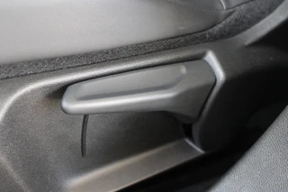 Jeep Avenger 1.2 Longitude  | JBL Audio | Adaptieve cruise | Keyless / 39