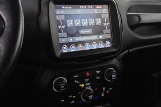 Jeep Renegade 4xe 240 Plug-in Hybrid Electric S LED Leder Stoelverwarming Trekhaak Camera Kenwood / 27