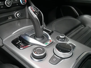 Alfa Romeo Stelvio 2.0 T AWD Veloce Leder| Pano| Sport uitlaat| FULL OPTION / 9