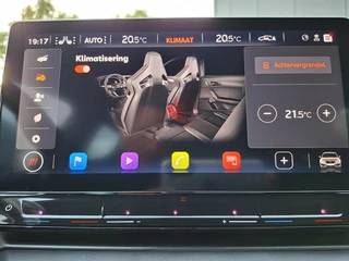 Cupra Leon 1.5 eTSI Business Intense AUT.* Navigatiesysteem * Elektrische stoelen met memory * Parkeercamera * / 39