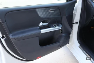 Mercedes B-klasse 200 Luxury Line / Panoramadak / Stuurwielverwarming / Stoelverwarming / 46