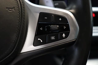 BMW 3 Serie Sedan 330i High Executive M Sport Pakket Automaat  / Live Cockpit Professional / Head-Up Display / Leder / Harman Kardon / LED / Stoelverwarming / Driving Assistant / Achteruitrijcamera / M Sportremsysteem / DAB / Ambiance Verlichting / 37