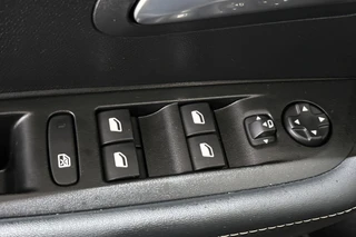 Peugeot 208 1.2 Hybrid 100 e-DCS6 Allure NL Auto Apple CarPlay Parkeersensoren / 26