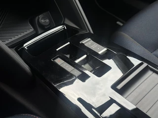 Citroen Ë-C4 Collection 156pk Extended range 54 kWh | Stoelverwarming | Comfort stoelen | Parkeercamera/-sensoren | Navigatie | Cruise Control | Cruise Control | DAB | Keyless Entry/Start | Full LED | Warmtepomp / 23