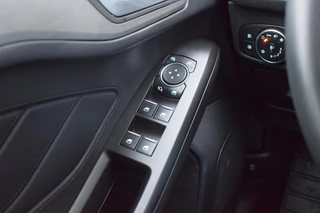 Ford Focus Wagon Wagon 1.5 EcoBlue Titanium Business | Automaat | Trekhaak | Apple CarPlay | Climate / 26