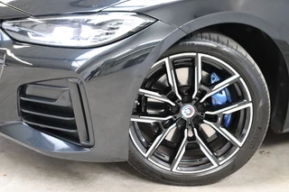 BMW 4 Serie Gran Coupé 420i High Executive M Sport Pakket Automaat  / Live Cockpit Professional / Schuif-/kanteldak / Leder / DAB / Stoelverwarming / 19 Inch / Shadow Line / Active Cruise Control / LED / M Sportremsysteem / Achteruitrijcamera / Extra Getint Glas / 8