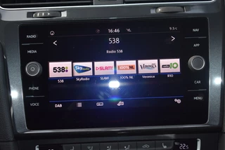 Volkswagen Golf 1.5 TSI COMFORTLINE BUSINESS ADAP. CRUISE / CARPLAY / 27