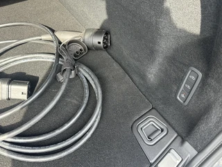 Volvo XC60 2.0 T6 Plug-in hybrid AWD Plus Black Edition LUCHTVERING | ELEK. TREKHAAK | STOEL + STOELVERWARMING | ACHTERBANK VERWARMD | HARMAN KARDON | RIJKLAAR | FABRIEKS GARANTIE T/M 7-2027 | PANO | / 6