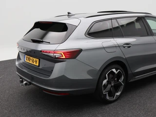 Skoda Superb Combi 1.5 TSi 204 Pk PHEV Sportline Business | Trekhaak | Carplay | Canton Audio | Head-up Display | Panoramadak | Virtual Cockpit | Adaptive Cruise | 19 Inch / 18