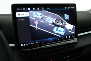 Volkswagen T-Roc 1.5 eTsi 150pk DSG R-Line First Edition Trekhaak Camera Keyless Stoelverwarming Virtual Cockpit Carplay / 26